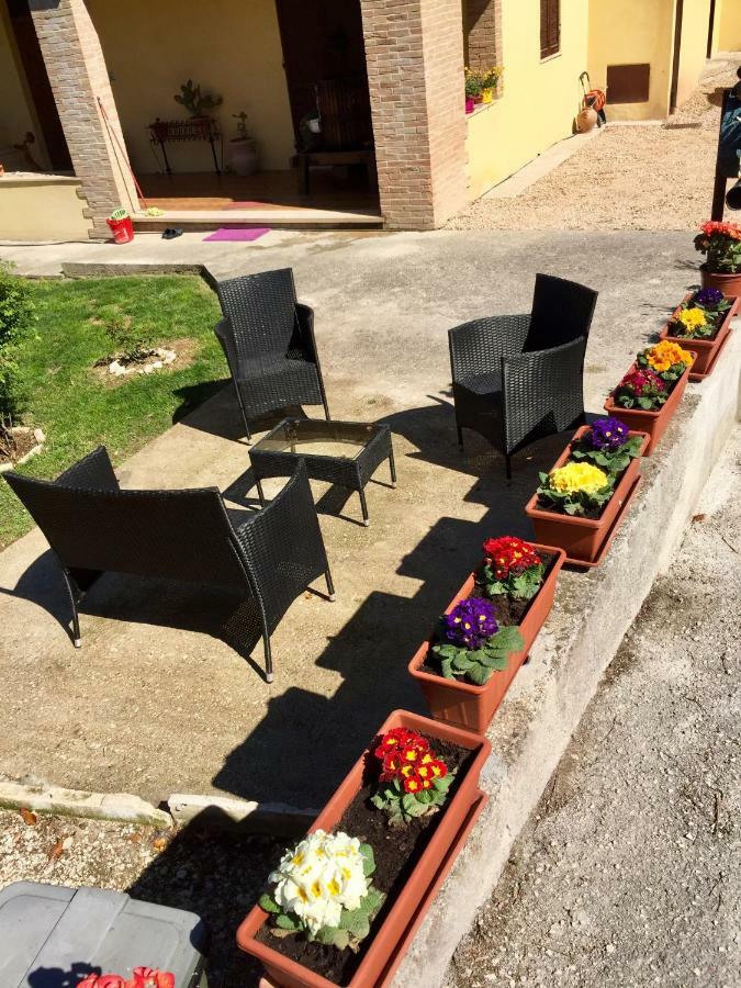 Il Girasole Apartment Castel Ritaldi Luaran gambar